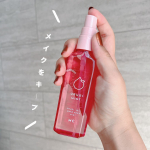 ❁⃘*.ﾟまだまだメイク崩れ注意報だから仕上げに✨【メイクカバーうるおいミスト+S】・・メイクカバーうるおいミスト＋にノンエアゾールタイプが登場❣️メイクの仕上げに3秒シューッとするだけ✨…のInstagram画像