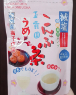 減塩梅こんぶ茶を飲んでいます。夏はキンキンに冷やして飲むと美味しいです。梅とこんぶの風味が味わえました。そのまま飲んでも美味しいのですが、調味料として使ってもよかったです。私はお茶漬け…のInstagram画像