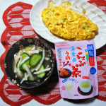 📝玉露園 減塩梅こんぶ茶 45g入り スタンドパックを使ったレシピを楽しんでいます。浅漬けとオムレツを作ってみました。きゅうりと大根を刻んで、梅こんぶ茶とかつお節、ねり梅を加えて混ぜ合わせまし…のInstagram画像