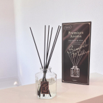🩵エステー消臭力 Premium Aroma　玄関・リビング用 Stick✅アーバンロマンス✅ベルベットムスク..2商品とも上品な良い香りです🩷️アーバンロマンスは、透明感のあるフロ…のInstagram画像