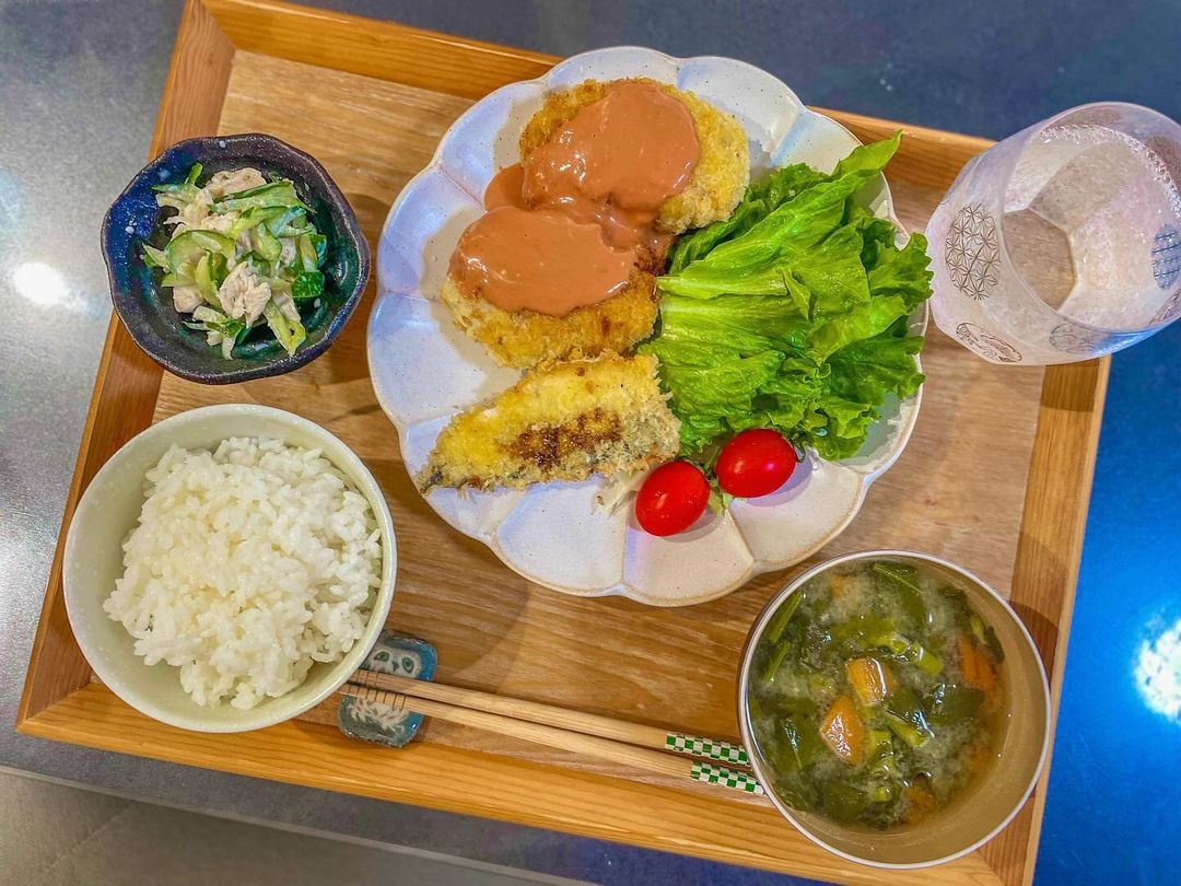 口コミ投稿：..⇢ ⇢ ⇢ 2024.03.19.（火）𓌉◯𓇋..ෆ お味噌汁（人参🥕モロヘイヤ）ෆ アジフライ🐟コロッ…