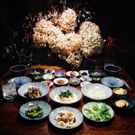 先日の夜ごはん。和食のお惣菜いろいろでした😊．週1〜2回の鶏胸肉の日、鶏胸肉のマヨネーズ和えをつくりました。．冬瓜は、玉露園さんからいただいた「減塩梅こんぶ茶」とみりん、白醤油で煮ました。…のInstagram画像