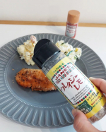 いつもの料理に振りかけるだけで…とっても美味しくなっちゃうクレイジーレモン🍋岩塩ベースのレモン風味ハーブ調味料🍋爽やかな味がたまらない♥️ムニエルも美味しかったのですがベーコンとブロ…のInstagram画像