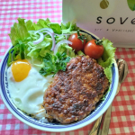 大豆と野菜のシリアル「SOVE シリアル オリジナル」を使ってハンバーグ！！今回は、合い挽き肉と「SOVE シリアル オリジナル」を半々くらいの量で作ってみました。作り方はとっても簡単です。1…のInstagram画像