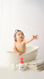 @atopita_official アトピタ保湿全身泡ソープ🫧ふわふわの泡が敏感な赤ちゃんのお肌を保湿しながら綺麗にしてくれます☺️乾燥肌の息子ですが、タオルドライ後の保湿前のお肌もいつもよりしっ…のInstagram画像