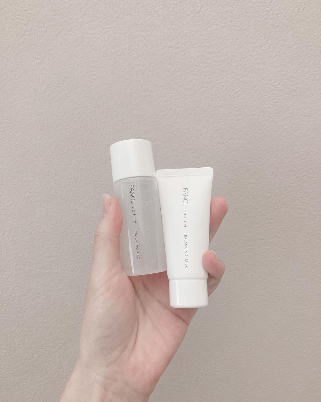 口コミ投稿：🌿こーゆーシンプルなパケ好き🤍みてて癒されるパケからもー透明感、感じる🕊️ toiro二…