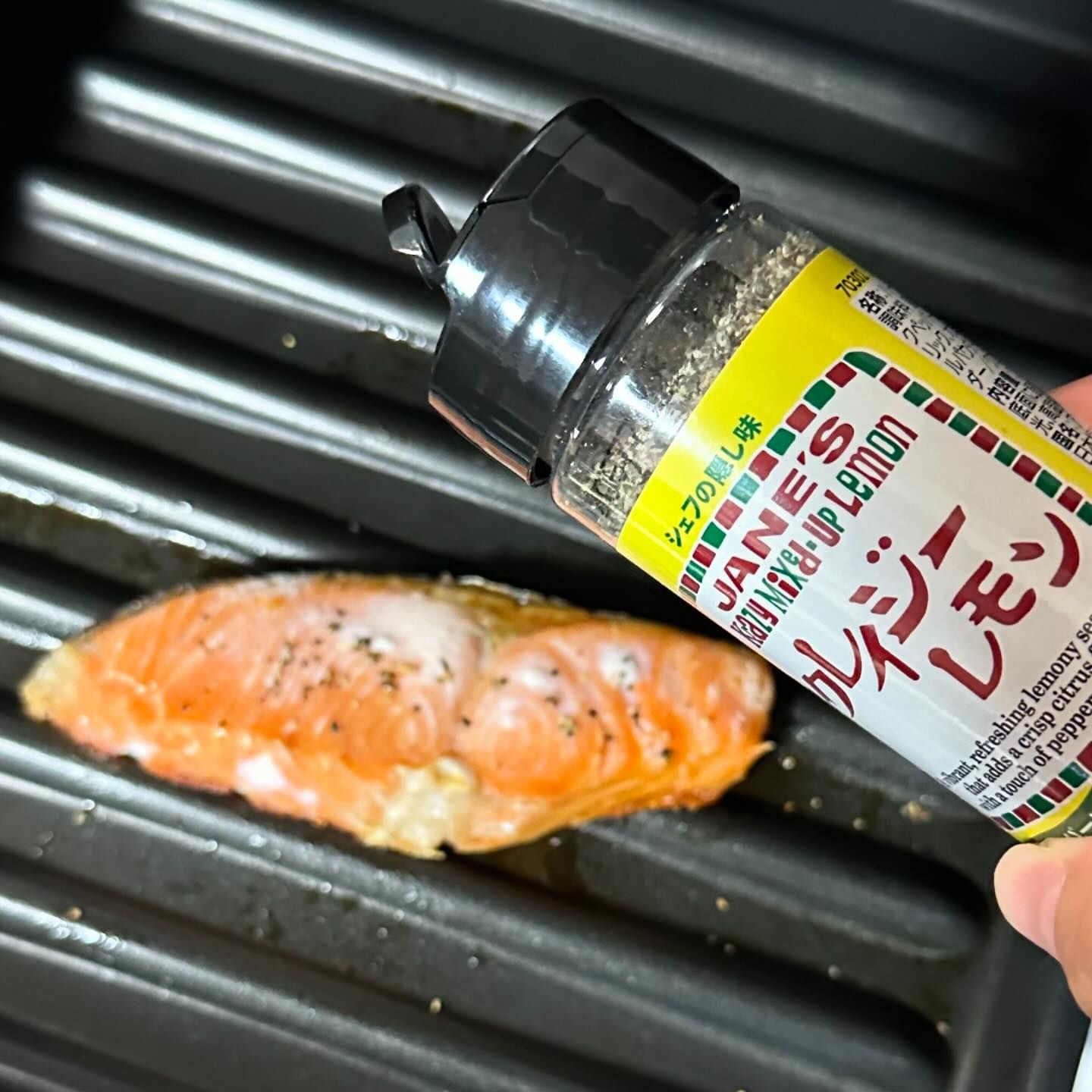 口コミ投稿：焼き鮭にクレイジーレモンを使ってみました♪魚にも合う♪レモンの香りも良いけど、こ…