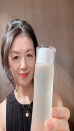 季節の変わり目に少しでも肌に優しい自然なものを使用したいとスキンケア変えてみました。自然の恵みを活かした化粧品✅華日和（はなびより） 自然がぎゅっと詰まった、ナチュラルでシンプルなスキンケア。…のInstagram画像