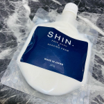 SHIN.フェイスウォッシュ＆シェービングフォームをパパが愛用中。植物由来の成分で、やさしく洗い上げます。そのまま髭剃りもできるのでお気に入りとのこと。フランス産の100%天然クレイも、毛…のInstagram画像