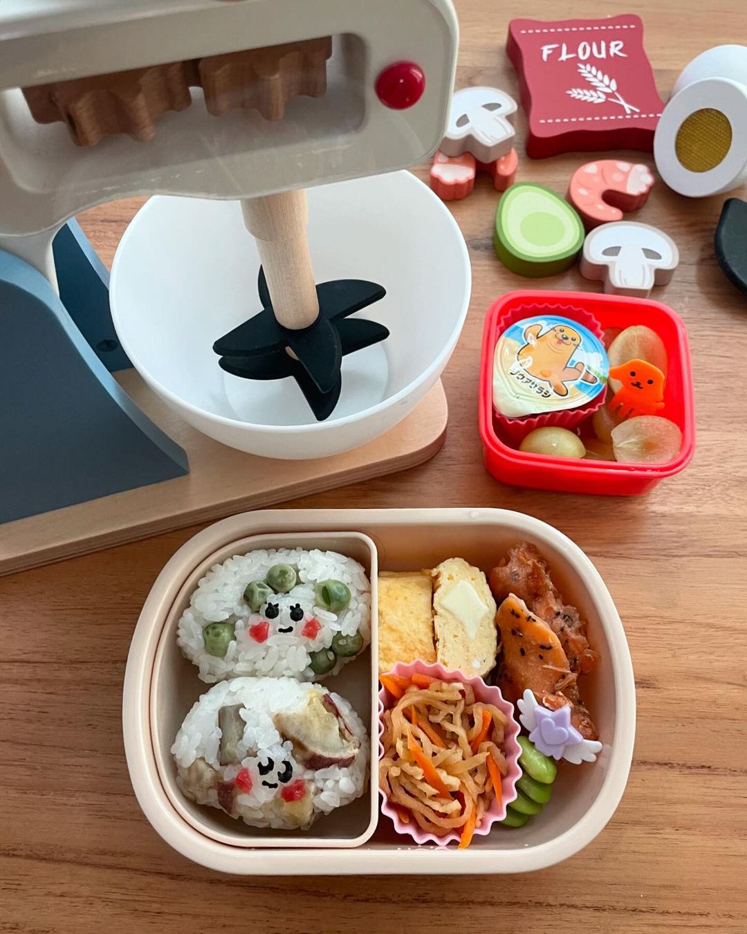 口コミ投稿：今日の娘弁当⚪︎豆ご飯⚪︎さつまいもご飯⚪︎チーズ入り卵焼き⚪︎鮭のレモンソルト焼き⚪︎…