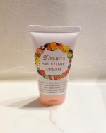 20FRUITS　SMOOTHIE　CREAMを使ってみることにしました。こちらはなんと２０種類のフルーツでできたクリーム。フルーツの力で・ハリ、ツヤ対策・エイジング対策・インナードライ対…のInstagram画像