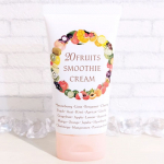 20FRUITS SMOOTHIE CREAM💗を使ってみました。フルーツ大好きな私にはとっても嬉しい フルーツを使ったクリーム︎です💕︎✨イチゴ・モモを始め、20種類ものフルーツエキスが配合され…のInstagram画像