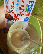 こんぶ茶生誕106年目「元祖こんぶ茶」の玉露園 封を開けるととてもいい香りですさらさらしている粉末タイプなのでとても溶けやすいです塩分を30%カット（当社梅こんぶ茶比）しながらカルシウ…のInstagram画像