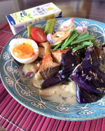 ..マルサンさまの　「有機豆乳無調整 200㎖」でサバ缶カレー☺️鯖の身見えてないけど💦カレーって言ってもカレーカレーしてなくて、エスニック冷や汁みたいな感じ。鶏ガラスープと豆乳にナンプラー…のInstagram画像