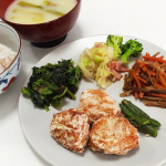 【おうちごはん】ニチレイフーズの冷凍おかずセット「きくばりごぜん」。全49種類のメニューの中から４食をいただきました。野菜たっぷり、温めるだけでバランスの取れた時短ご飯が完成します。味付けはちょう…のInstagram画像