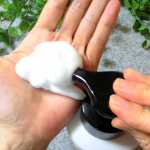 【魂のハッピー泡シャンプー（無香料／泡ボトル入り）】風呂場のシャンプーやコンディショナーって、ほっとくとカビが生えるよね？え？見たことない？そんなあなたはきっと、ちゃんとボトルの掃除をしてい…のInstagram画像
