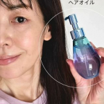 髪の毛のツヤがなくゴワつきが気になる私ですが、毎日ヘアオイルを使ってまとまりやすい髪の毛になってきました😊使ったのはヒリツ　バランスリペアヘアオイル　オーロラ　✨　@hiritu_offici…のInstagram画像