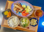 ..⇢ ⇢ ⇢ 2024.04.12.（金）𓌉◯𓇋..ෆ お魚の唐揚げ🐟トマト🍅レタスෆ お味噌汁（筍・キャベツ・えのき茸きなこ）ෆ 筍の卵とじ🥚ෆ 果物（パイン🍍オレンジ🍊）..…のInstagram画像