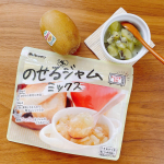 果物も美味しい秋ですね😋今回は、手軽にレンチンでジャムが作れるコチラを使ってみました✨#レンジ調理用ジャムの素#のせる生ジャムミックス果物と水を入れて、電子レンジで５分。手作りジャム…のInstagram画像