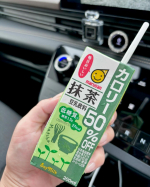 小腹が空いた時や、ごはんのお供に豆乳を飲む事が多いのですが、今回マルサンアイから発売されている抹茶味の豆乳を３種類お試しさせていただきました😋👍⚪︎豆乳飲料 抹茶 カロリー50％オフ 200㎖…のInstagram画像