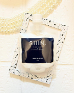 SHIN.フェイスウォッシュ＆シェービングフォーム 120g✨✨植物由来の保湿泡洗顔！濃密泡で皮脂や毛穴の汚れを吸着。しっとりと潤い、やさしい洗い上がりのメンズ洗顔😊💙シンプルでおしゃれなパッ…のInstagram画像