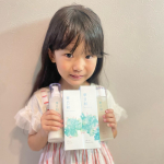 シワも気になる毛穴も気になるくすみも気になるそんな母のためにつくって頂いたような化粧水＆乳液がやってきてくれた💕りなは、母が使っているものに興味深々でなおかつお高そうなものはすーぐに…のInstagram画像