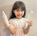 自然素材にこだわり続けた化粧水＆乳液華日和-はなびより-シワも気になる毛穴も気になるくすみも気になる母が約１週間使い続けさせて頂きました💕とぅるんとぅるんになってめちゃくちゃぬり心…のInstagram画像