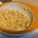 新鮮な食材でできたフレッシュごはん「ペトコトフーズ」を愛犬クリちゃんが、お試しさせて頂いてます。よほど美味しいらしく、休憩を挟むことなく喰らいついています（笑）#PR #PETOKOTO #ペト…のInstagram画像