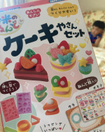 登園前に見つかってえらいこっちゃなった😂😂！年度大好き！これは色味が優しいし、子供でもこね易くって我が家では大人気！#PR #銀鳥産業株式会社 #お米のねんど #お米の粘土 #ねんど遊び #粘…のInstagram画像