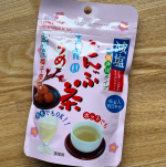 行楽シーズン！#おにぎり を作ってみました#桜の花を浮かべて#PR #玉露園 #減塩梅こんぶ茶 #玉露園の梅こんぶ茶 #monipla #gyokuroen_fanのInstagram画像