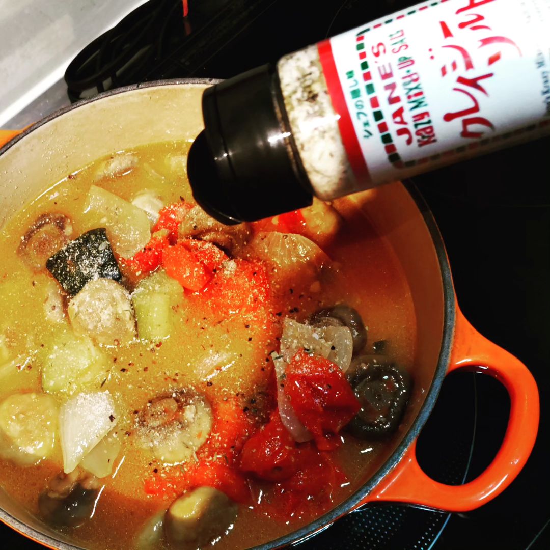 口コミ投稿:「クレイジーソルト」ハーブ・スパイス調味料です。食品添加物は使われず…結晶状の岩…