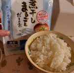 ご飯にだしの素は合う！！塩と出汁風味の肉な昆布とピーマンの和え物をのせて簡単な丼物に🫑🍖特に口に入れた時のだしの香りが食欲をそそる！#PR #マルトモ株式会社 #マルトモお試し #マルトモのだ…のInstagram画像