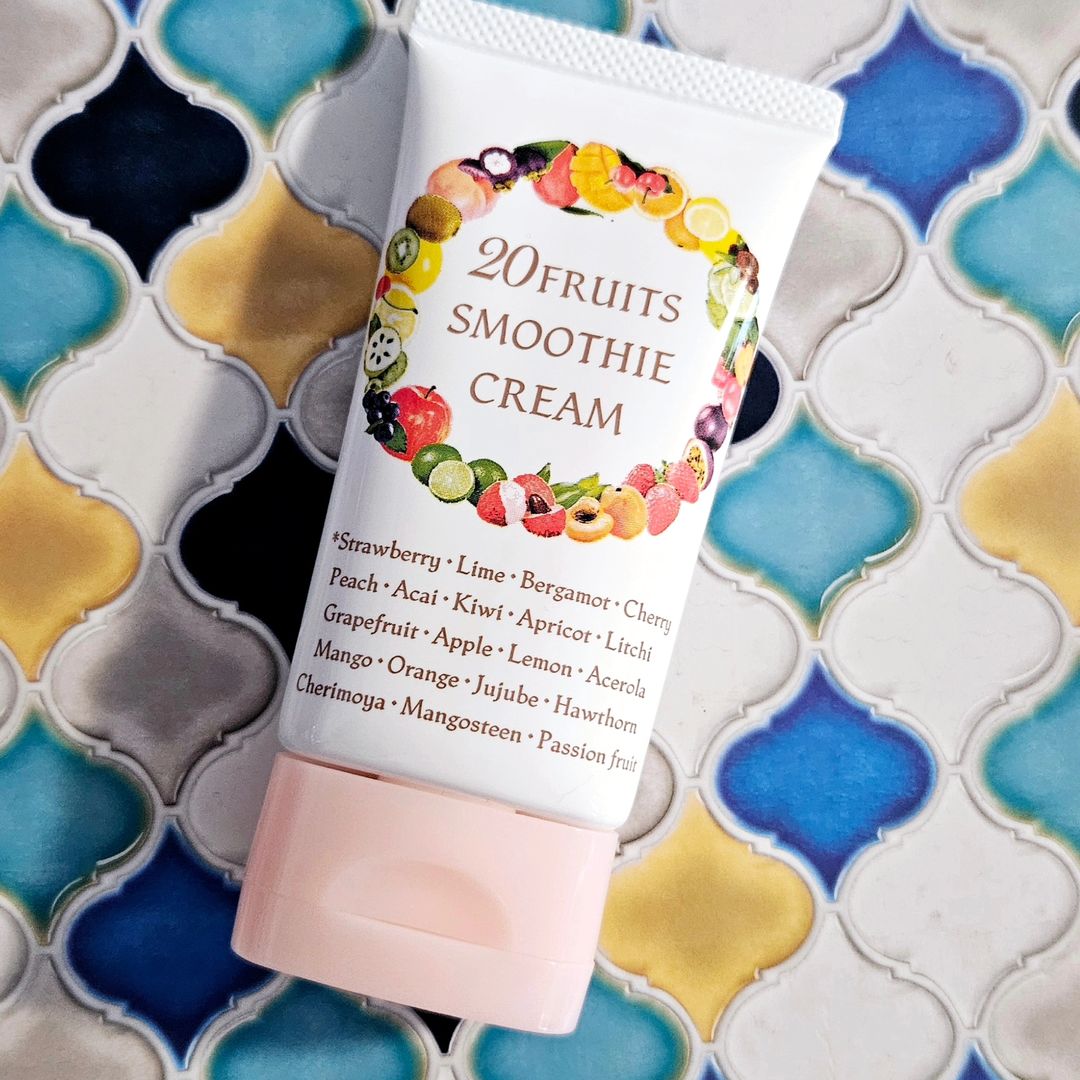 口コミ投稿：20FRUITS　スムージークリーム💗名前の通りフルーツエキス配合のこのクリーム。🍓ピン…