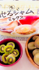 のせる生ジャムミックス〜😋🙌コレめちゃめちゃ優秀だったぁ〜❤️好きな果物とお水大さじ3を袋に入れて3分レンチンッ！15分位放置すれば生ジャムの出来上がり〜😆‼️本当においしいジャムがこ…のInstagram画像