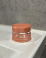 𓍯... 愛用している鍼配合の美容液🪞美容鍼に通いたいけど、子どもがたくさんいるとなかなか自分だけの時間を作るのが難しいし...有給は子どもたちの突然の体調不良の時に消えていくので.…のInstagram画像