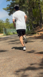 #陸上部 の長男がお気に入りの、#ランニング 中のエネルギー補給に便利なエナジージェル。手のひらサイズでコンパクトだから持ち運びやすく、味も色々あるから飽きずに楽しめるのが良いみたいです😊気に…のInstagram画像