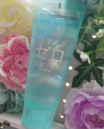 @maxcosme1905 ナチュラルオフ 洗浄成分ゼロ洗顔ジェルこの洗顔、朝用なんだって！！顔が乾いた状態でも、濡れた状態でも使える泡立て不用だから素早く洗顔👌忙しい朝にはありがたい。…のInstagram画像