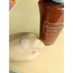 🧡@kokuryudo_cosmeハイスキン　モイストジェルNを試してみました。テクスチャーは、もっちりプルプルフローラルの香り🌼ワセリンが配合されたジェルで、するする伸びました。…のInstagram画像
