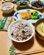 ※玄米酵素さまの、北海道玄米雑穀🍚朝ごはんにいただきました。洗わずに炊くことができるので簡単✨一袋で計量カップ1/2なので、計る必要もないので便利です。今日は白米3.5合に一袋まぜて炊きま…のInstagram画像