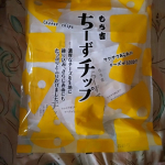 #PR #もち吉 #おやつはもち吉 #mochikichi #monipla #mochikichi_fan小袋８袋いり大きめあられ１２枚入カロリー88キロカロリーチーズ味めっちゃ美味い！最…のInstagram画像