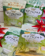 ☆。.:＊・゜✨汗かきエステ気分スペシャリテ  エプソムソルト分包100g❤︎*･ フローラルマリンの香り  エメラルドグリーン色❤︎*･シトラスマリンの香り オレンジ色これかの季節…のInstagram画像