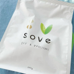 『SOVE シリアル オリジナル』を食べてみました！ 1食分30gでたんぱく質が約15.8g摂れるのが魅力的なシリアル。4種類の野菜キューブがカラフルで、見た目もおしゃれです。大豆のフレークは…のInstagram画像