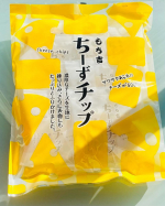 もち吉2種のチーズを生地に練り込み、チーズパウダーをたっぷりと振りかけた濃厚なチーズあられ「ちーずチップ」の紹介ですこちらはゴーダとチェダー2種のチーズを生地に練り込み、チーズパウダーをたっぷり…のInstagram画像