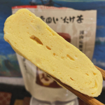 20241111  今日の🐣#昼弁玉子焼  は🧽しいたけ茶焼き🧽冷めてもほのかなシイタケの香り😋が美味し！と自画自賛❣️ お茶だけで楽しむなんて　もったいない🥰　今回は卵🥚3個　出汁60cc しいたけ…のInstagram画像