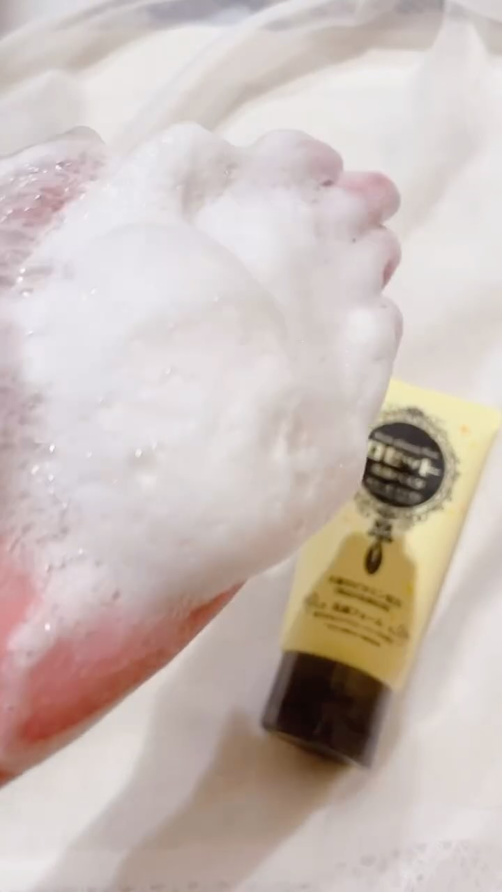 口コミ投稿：、、、、こちらは、ガスール*1と4種のビタミン*2を配合した透明感対策洗顔料𖤥𖥧𖥣⋆*泡…