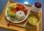 .⇢ ⇢ ⇢ 2024.10.12（火）𓌉◯𓇋..ෆ ワンプレート（ご飯🍚煮込みハンバーグ🐷🐮野菜サラダ🥗ゴーヤの卵とじ🥚蜜柑🍊）ෆ お味噌汁（山東白菜・南瓜🎃）..𓇼〖　汗かきエステ…のInstagram画像
