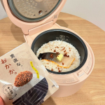 【PR】マルトモさま/素直な、おかか.マルトモさんの鰹の佃煮ふりかけをトッピングに、秋らしいご飯を炊きました🍚.鮭×おかか×バターの相性が抜群でおいしい✨お米はもち麦を加えて炊きました~.…のInstagram画像