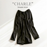 .綿混素材でやさしい肌触り。.▶CHARLE　“シンプルインナー（長袖）”..を、冬のインナーとして着ています。.ーーーーー.程よい厚みとテープ仕様のシンプルデザイン。襟元…のInstagram画像