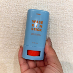 ～乾燥が気になる箇所に、これ一本～マム ワセリンスティック.我が家は乾燥が気になってくると良くワセリンを購入するのですがワセリンって塗る時に手がベタベタになるのが嫌で出先では使えず、お家での保湿…のInstagram画像