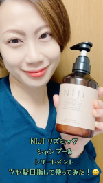 うるツヤ髪目指してNIJI リズミックを使い続けてます💕NIJIリズミックは、ナノファイバージェル配合で髪の修復を手伝ってくれるシャンプーだから洗い上がりもつるん✨ドライしてアイロンを入れるとこ…のInstagram画像